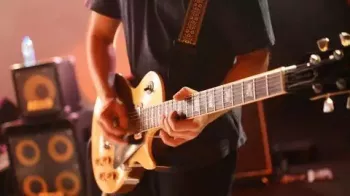10 Awesome And Easy Guitar Solos Any Beginner Can Learn TUTORiAL