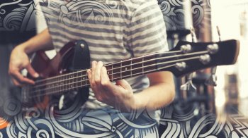 Bass Guitar Lessons For Beginners screenshot